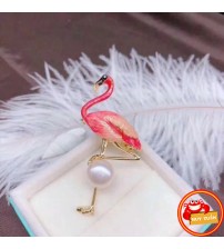 Cài áo hình con hạc màu hồng